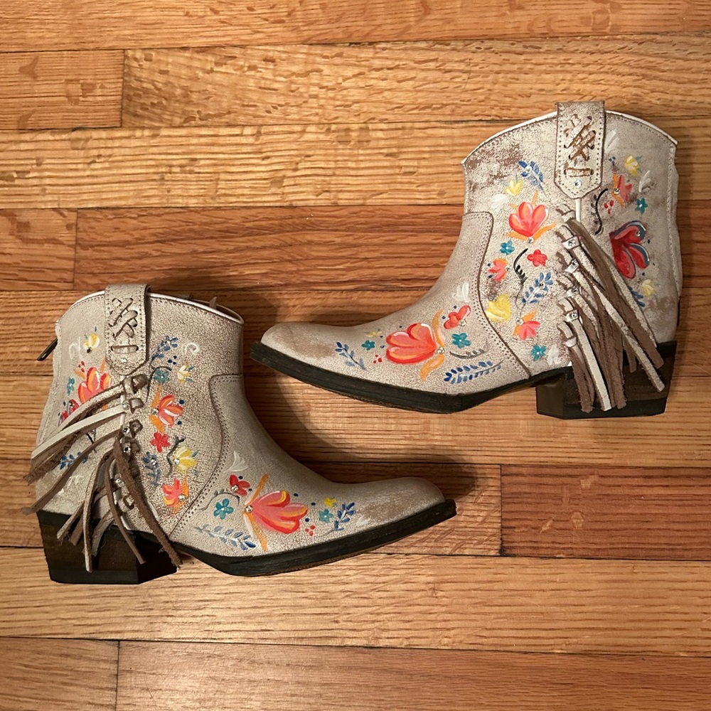 Hand Painted white Cowboy boots